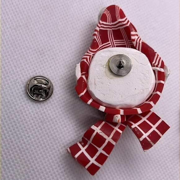 Christmas Winter Brooches Festive Snowman and Raccoon with Holly Brooch Set - Picture 8 of 12